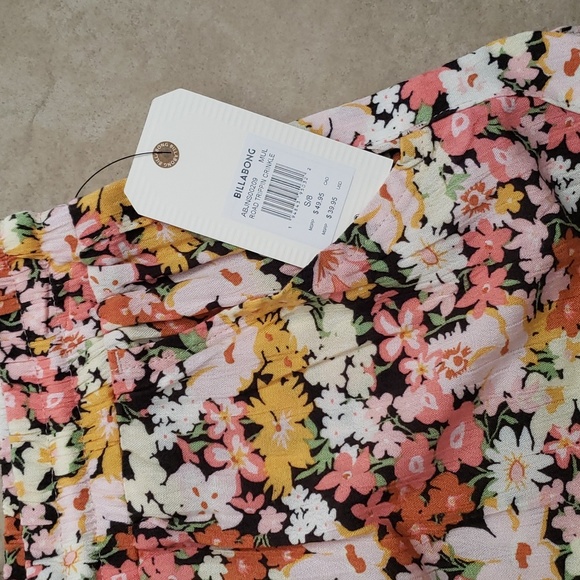 Women's Billabong floral shorts- S - Picture 2 of 3